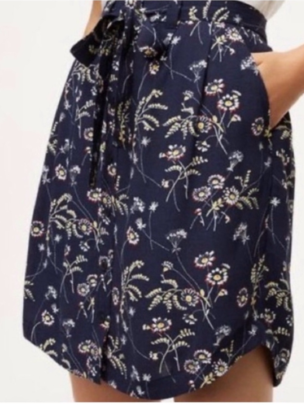 LOFT Navy Floral Button Up Tie Waist Mini Skirt. Size M
